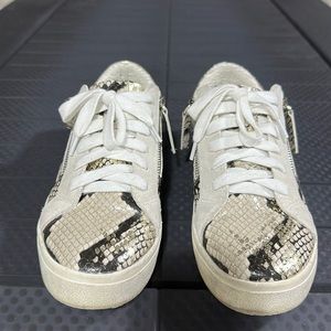 Steve Madden Parka low top snake print sneakers size 7.5